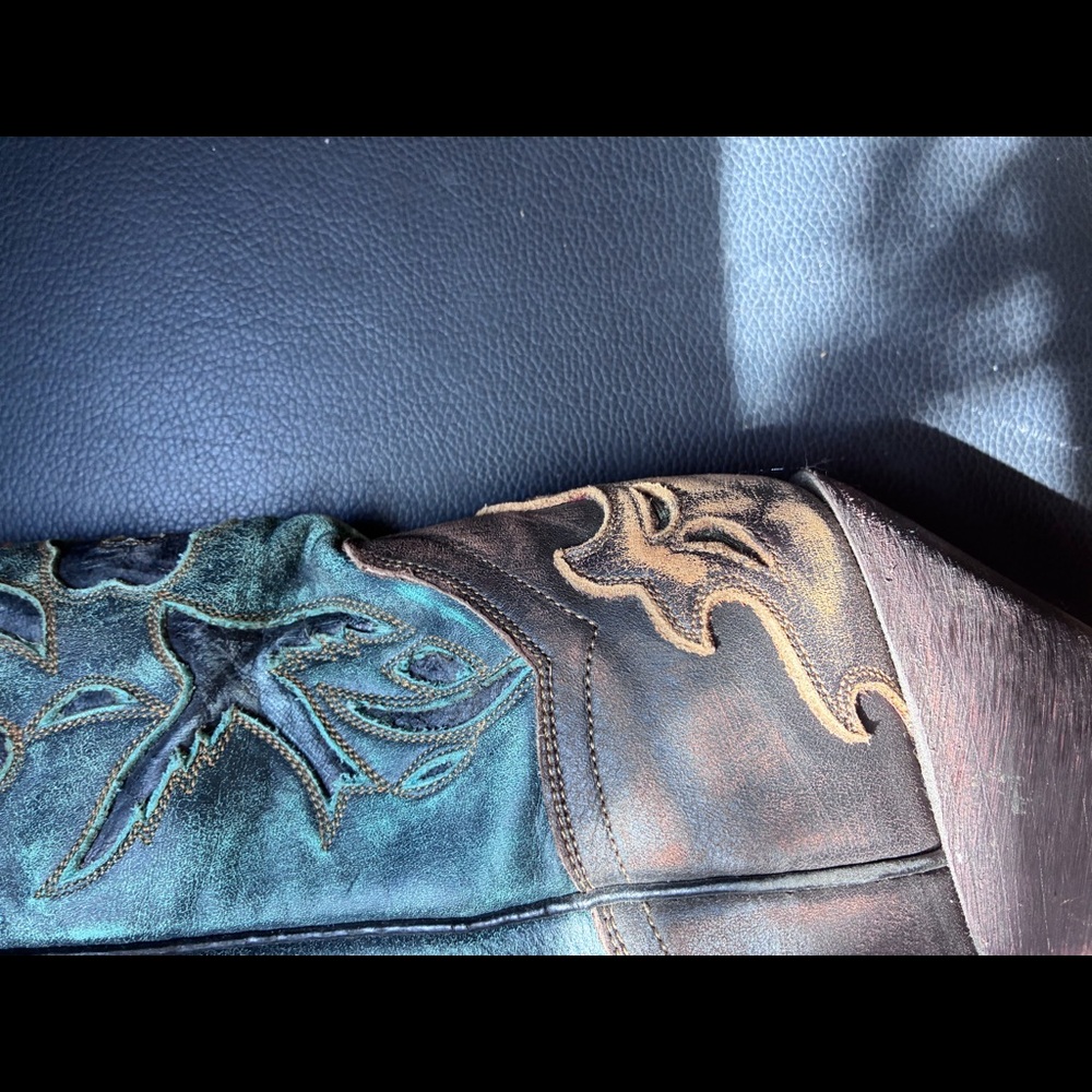 Dan Post leather western boot with detail. - Picture 5 of 7